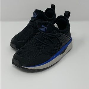 Puma Boys Size 7 No Tie Sneakers Brand New